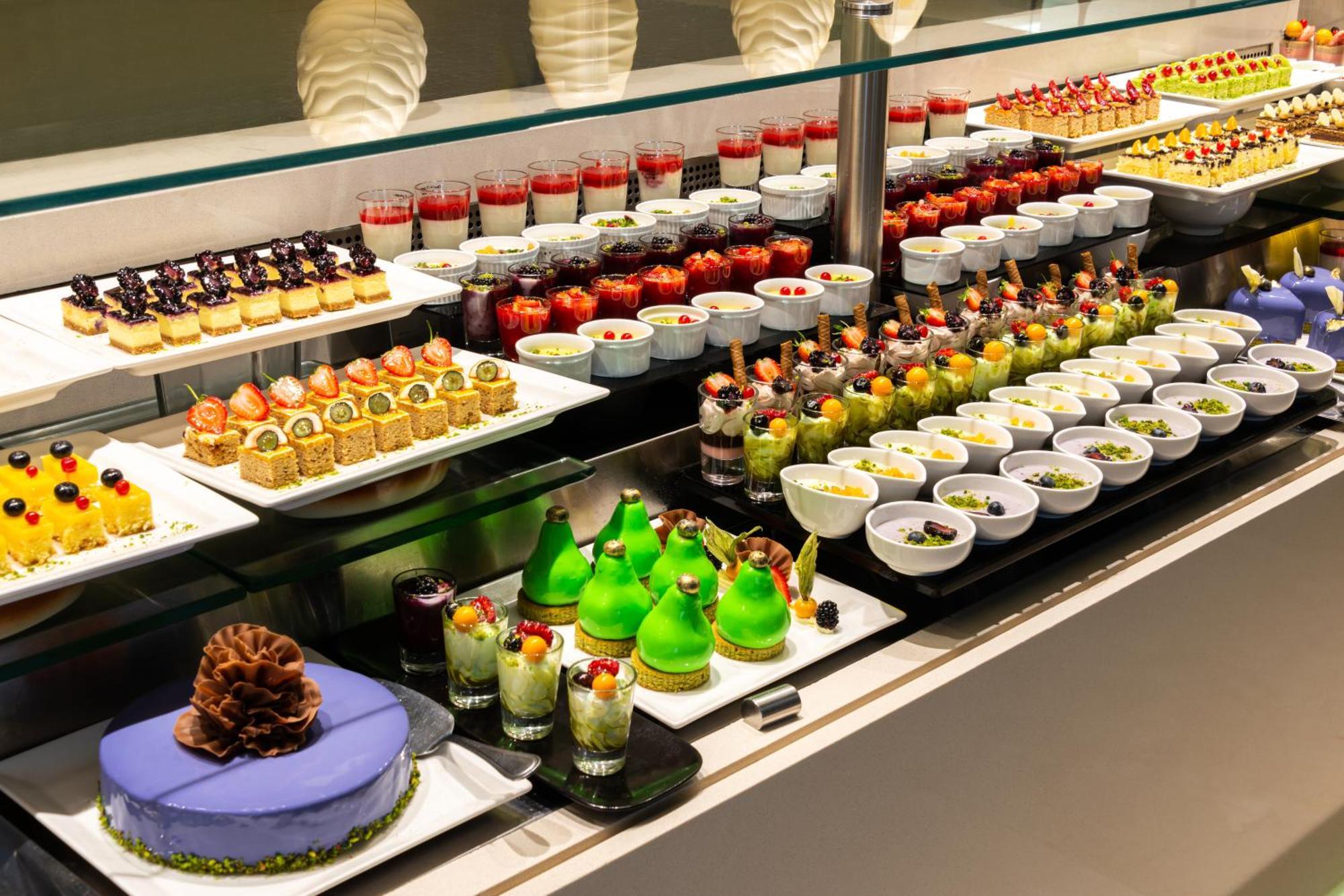 Narcissus Riyadh Hotel & Spa Εξωτερικό φωτογραφία A dessert buffet