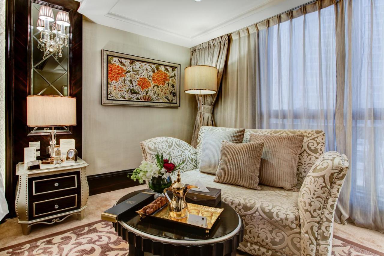Narcissus Riyadh Hotel & Spa Εξωτερικό φωτογραφία A living room in a suite at the Ritz-Carlton, DIFC